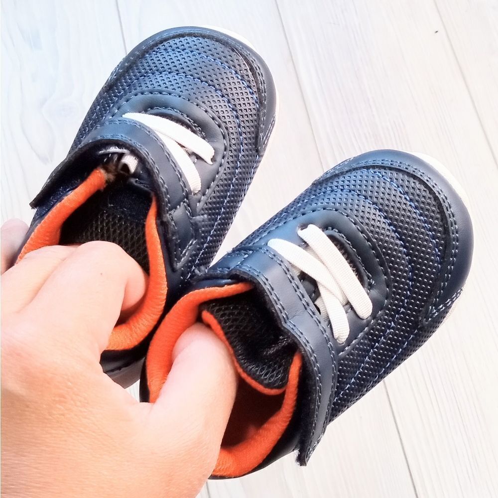 (19-3969)  Carter's Shoes  Sz 3